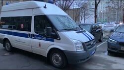 CLEAN : Russian police outside Kremlin-critic Navalny's Moscow apartment News Clip
