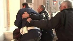 VOICED : Femen se desnuda en plaza de San Pedro News Clip