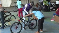 CLEAN : “Recicletas” al rescate de los medicos en Mexico News Clip