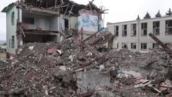 CLEAN : In Ukraine's Siversk, a grave dug on a sidewalk News Clip