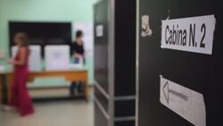 CLEAN : Italians begin to cast votes in national legislative elections News Clip