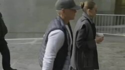 VOICED : La top model Gigi Hadid es descartada como jurado en juicio de Weinstein News Clip