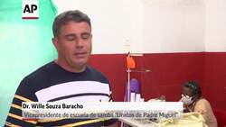 Escuelas de samba de Río de Janeiro cosen trajes de protección para personal que enfrenta al COVID-19 News Clip