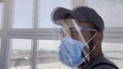 VOICED : Migrantes cruzan a EEUU tras el fin de la política de Trump "Quédate en México" News Clip