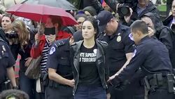 ANTI–Brett Kavanaugh – Multiple arrested for civil disobedience on day of Kavanaugh/Ford hearing Stock Footage