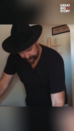 Gaelynn Lea, transforming challenges into musical innovation Instructional Video