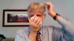 US professor shows how to properly wear face mask News Clip
