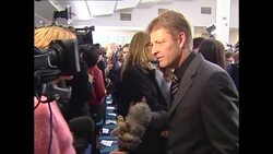 UK: The Lord of the Rings: The Fellowship of the Ring Premiere at the Odeon Leicester Square in London. News Clip