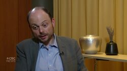 Freed Russian opposition activist Valdimir Kara-Murza describes dramatic prisoner exchange News Clip
