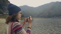 Hipster woman looking at scenic view of Mt.Fuji Stock Footage