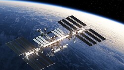 Los astronautas NO FLOTAN! Descubre por qué! Instructional Video