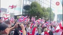 Tommy Robinson supporters clash with police during central London rally News Clip