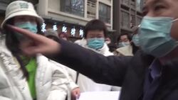 CLEAN : Chinese police ask #MeToo supporters to remove banners outside Beijing court News Clip