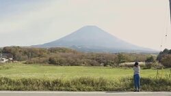 Woman taking pictures of the Mt.Fuji with camera Stock Footage
