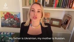 ‘They’re lying to you’: Russian state TV employee protests on air News Clip