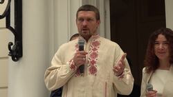 Oleksandr Usyk talks outside the Ukrainian embassy in London News Clip