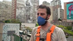 VOICED : Un mural con cenizas de los incendios amazónicos contra la destrucción ambiental en Brasil News Clip