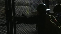 CLEAN : Police and protesters clash in Portland News Clip