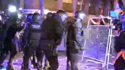 CLEAN : Police face off with Catalan separatists in Barcelona News Clip