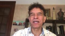 Broadway star serenades front-line workers News Clip