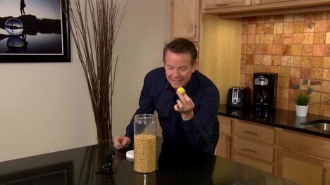 DIY SCI - BALL IN THE POPCORN KERNEL TRICK