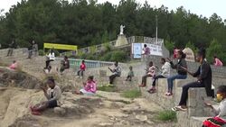CLEAN : Coronavirus: In Madagascar, faithful attend Easter Mass despite confinement News Clip