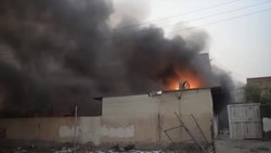 CLEAN : Iraqi protesters burn local government HQ in Nasiriyah News Clip