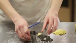 How to Make Sugar Flowers for Cake Decorations Instructional Video