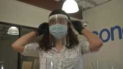 VOICED : Imprimen en 3D mascaras de protección por el coronavirus en Mexico y EEUU News Clip