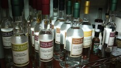 Liqueur, Brandy, or Whiskey—how do Distilled Spirits differ? Instructional Video