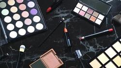 4k Panning of Lighting technique to cosmetic collection. Stock Footage