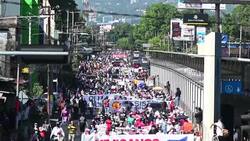 VOICED : Miles de salvadoreños se manifiestan contra la corrupción News Clip