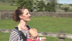 UK photographer captures family portraits during lockdown News Clip