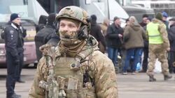 CLEAN : Tears of joy as prisoners are swapped in eastern Ukraine News Clip