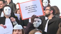 CLEAN : Bordeaux lawyers sing pop hit parody to protest pension reform News Clip