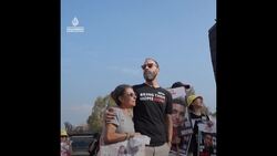 Family members of Israeli captives rush Gaza border fence Instructional Video