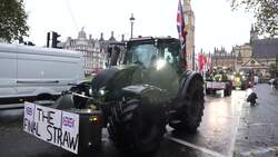 Tractors drive through Westminster ahead of protests News Clip