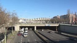 CLEAN : Anti-Covid rules convoy drives police to block Paris ring road News Clip