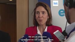 Socialists and Liberals re-elect their leaders by acclamation, keeping the status quo News Clip