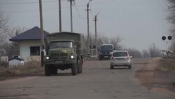CLEAN : Residents of Ukraine town on separatist pro-Russian republic front line wait for next Russian move News Clip
