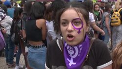 VOICED : Multitudinaria marcha de mujeres por aborto legal y contra feminicidios en Argentina News Clip