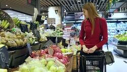 young woman buy fruits and vegetables at supermarket Stock Footage
