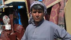 VOICED : Los mercados de Kabul se llenan de enseres de afganos desesperados por huir o comer News Clip