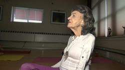 At 100, Tao Porchon-Lynch still teaches yoga News Clip