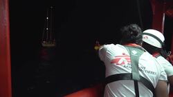 Migrants moved from boat in thunderstorm off Libya Instructional Video