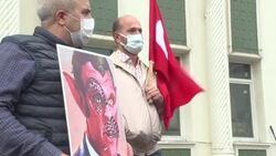 CLEAN : Istanbul protesters burn pictures of Macron as anger over Prophet Mohammed cartoons grows News Clip