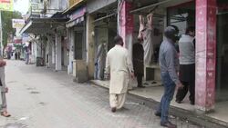 CLEAN : Coronavirus: Pakistanis shop for food at a distance to prevent spread News Clip