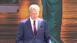 Presidential candidate de Blasio insults 'con don' Instructional Video