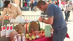 Apples and Cider on Display at Apple Festival Stock Footage