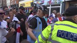 Scuffles between police officers and anti-migrant protesters in Nuneaton News Clip